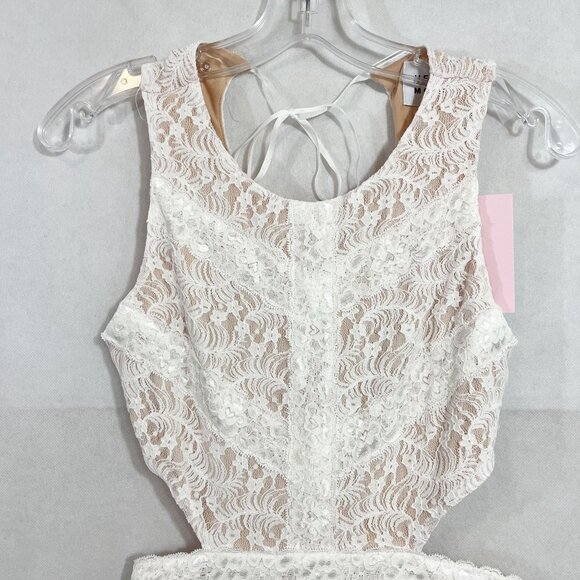 NEW Hello Molly Beautiful Minds White Lace Mini Dress Open Back - Size US 6 - Picture 3 of 9